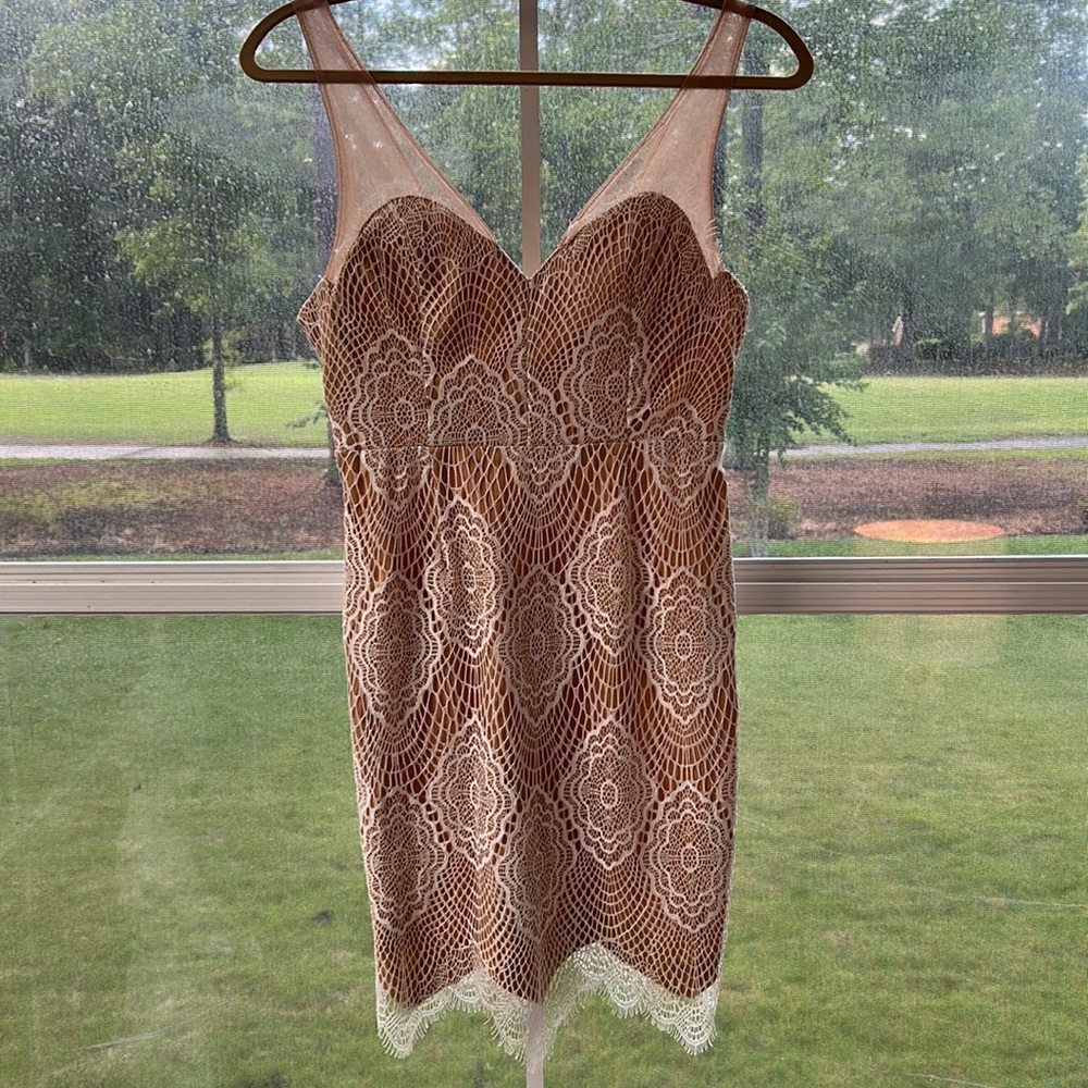 Super sexy cocktail dress perfect for summer date night with the feminine touch